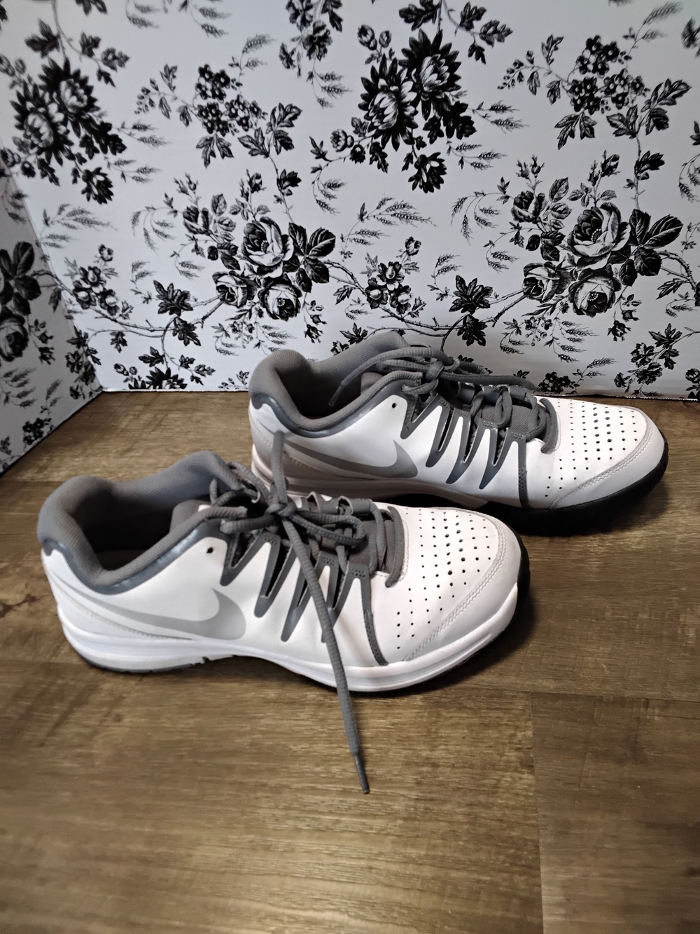 Nike Men’s White and Gray Athletic Tennis Shoes